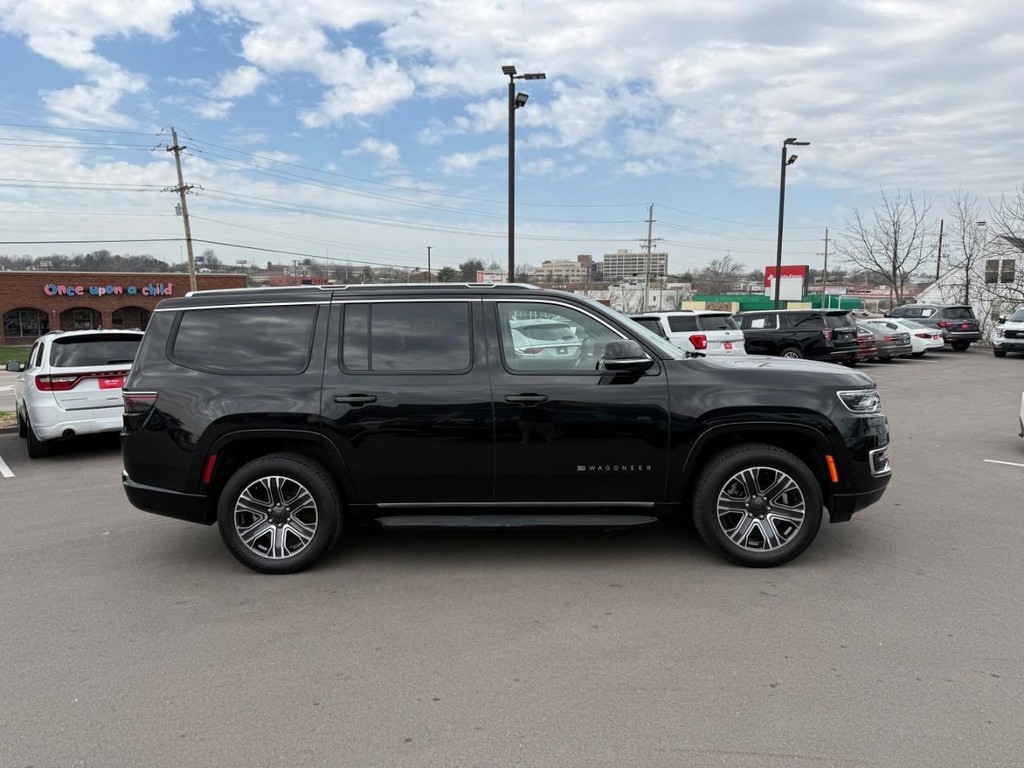 Jeep Wagoneer Vehicle Full-screen Gallery Image 02