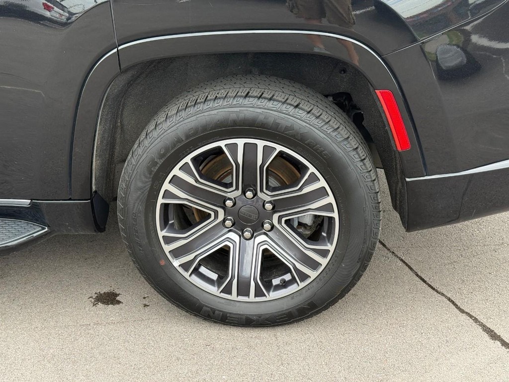 Jeep Wagoneer Vehicle Full-screen Gallery Image 06