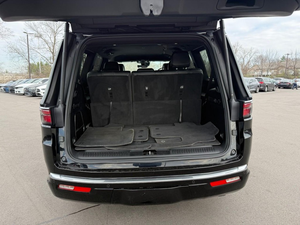 Jeep Wagoneer Vehicle Full-screen Gallery Image 07