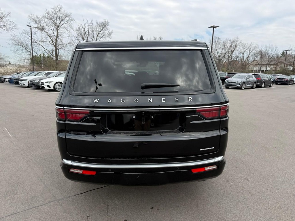 Jeep Wagoneer Vehicle Full-screen Gallery Image 08