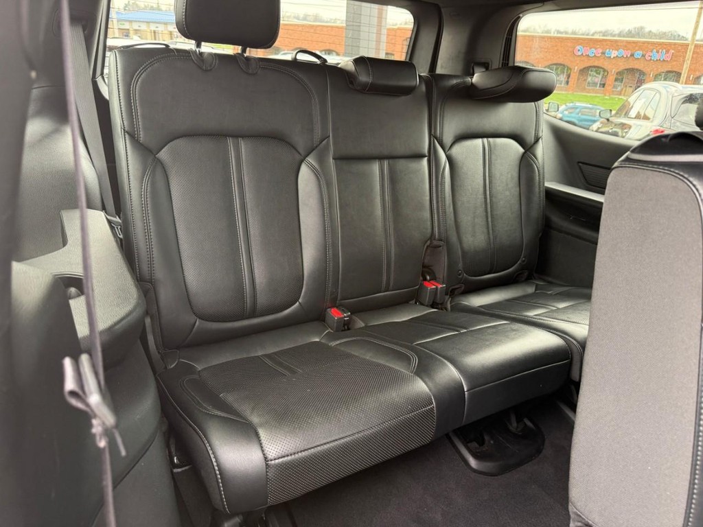 Jeep Wagoneer Vehicle Full-screen Gallery Image 12