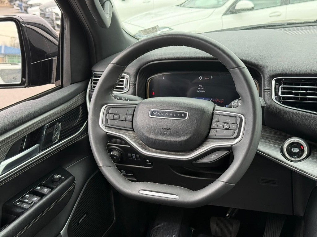 Jeep Wagoneer Vehicle Full-screen Gallery Image 14