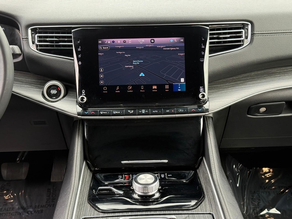 Jeep Wagoneer Vehicle Full-screen Gallery Image 16