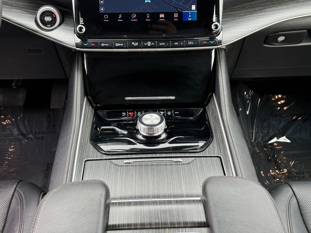 Jeep Wagoneer Vehicle Full-screen Gallery Image 17