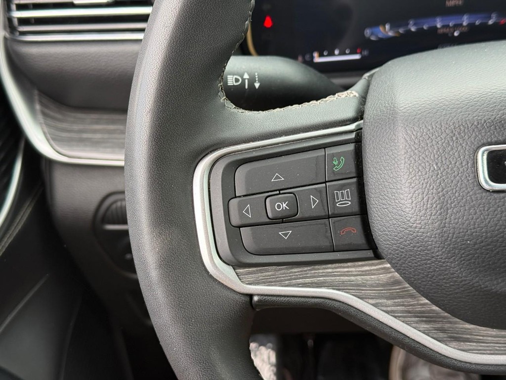 Jeep Wagoneer Vehicle Full-screen Gallery Image 22