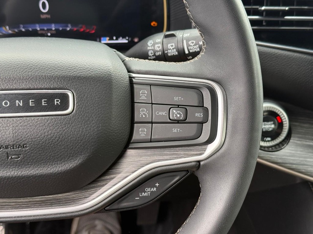 Jeep Wagoneer Vehicle Full-screen Gallery Image 23