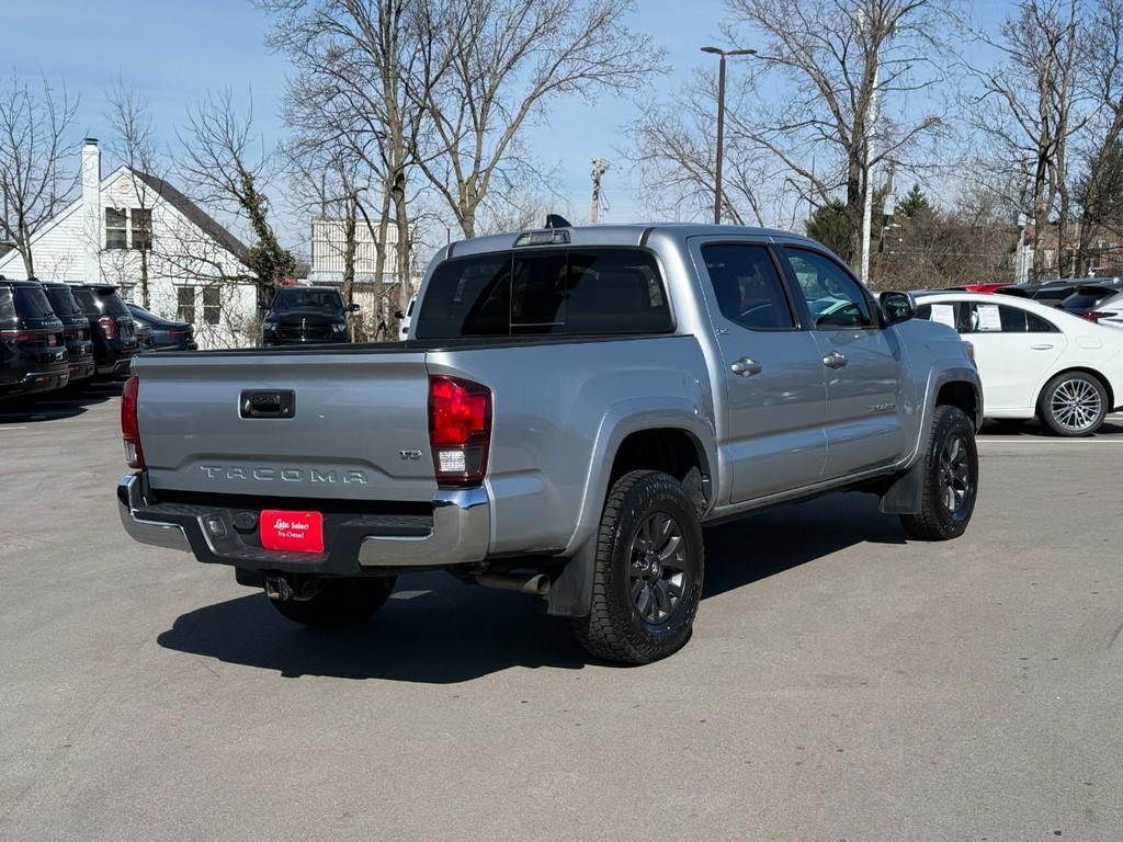 Toyota Tacoma 2WD Vehicle Full-screen Gallery Image 03
