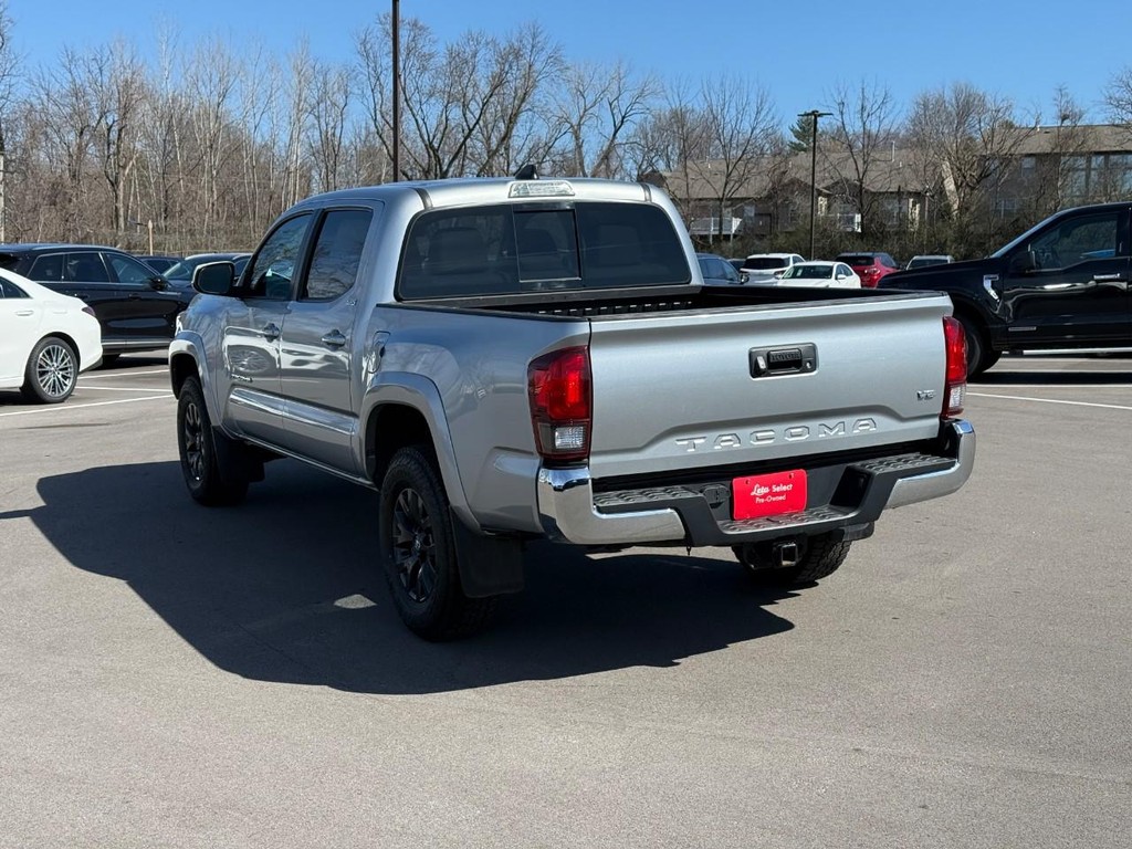 Toyota Tacoma 2WD Vehicle Full-screen Gallery Image 04