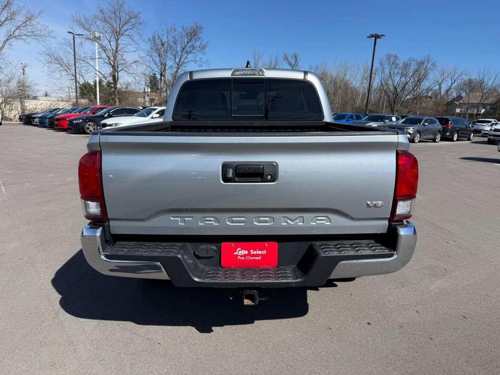 Toyota Tacoma 2WD Vehicle Full-screen Gallery Image 07