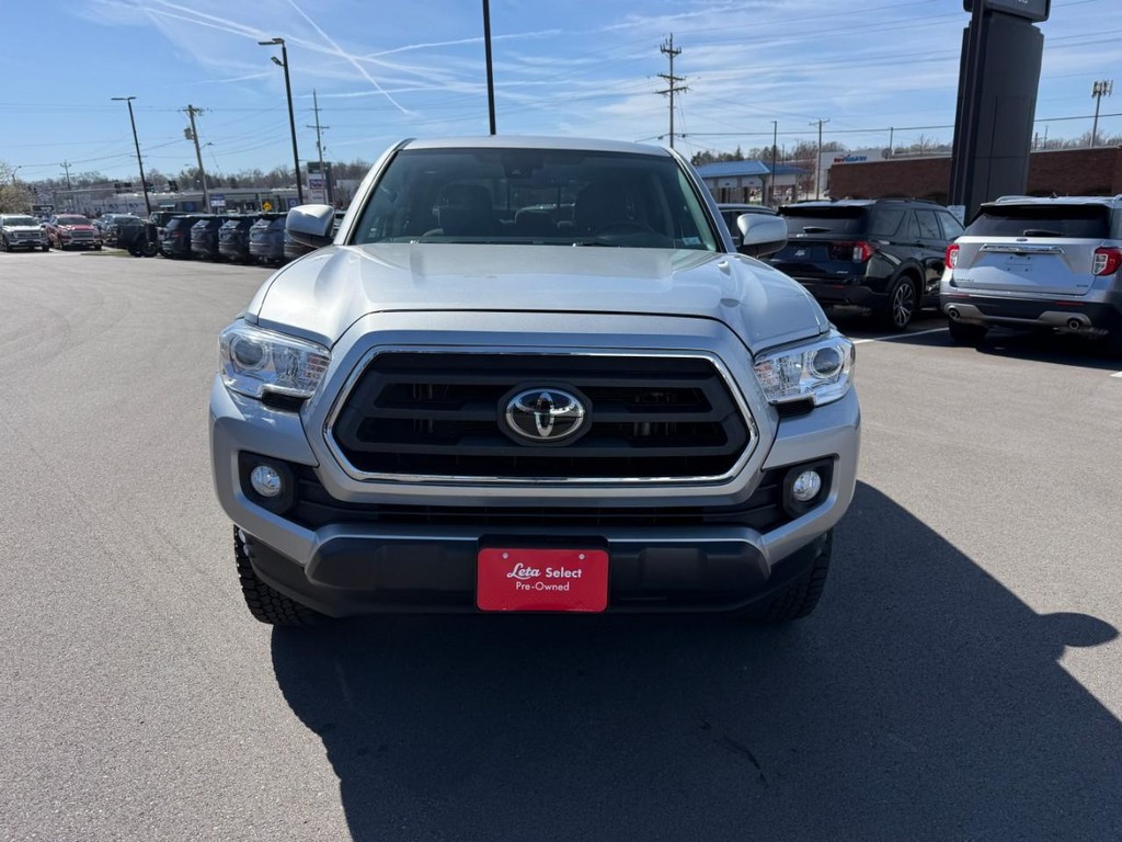 Toyota Tacoma 2WD Vehicle Full-screen Gallery Image 09