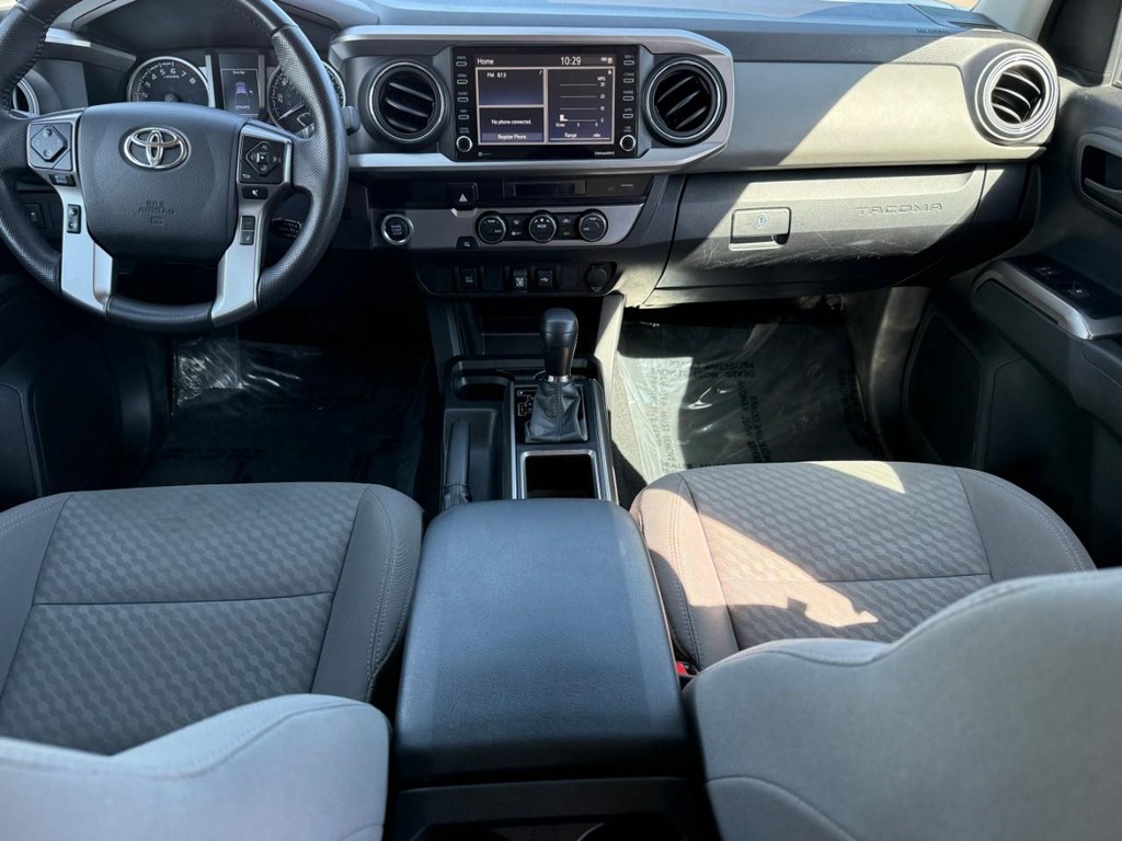 Toyota Tacoma 2WD Vehicle Full-screen Gallery Image 11