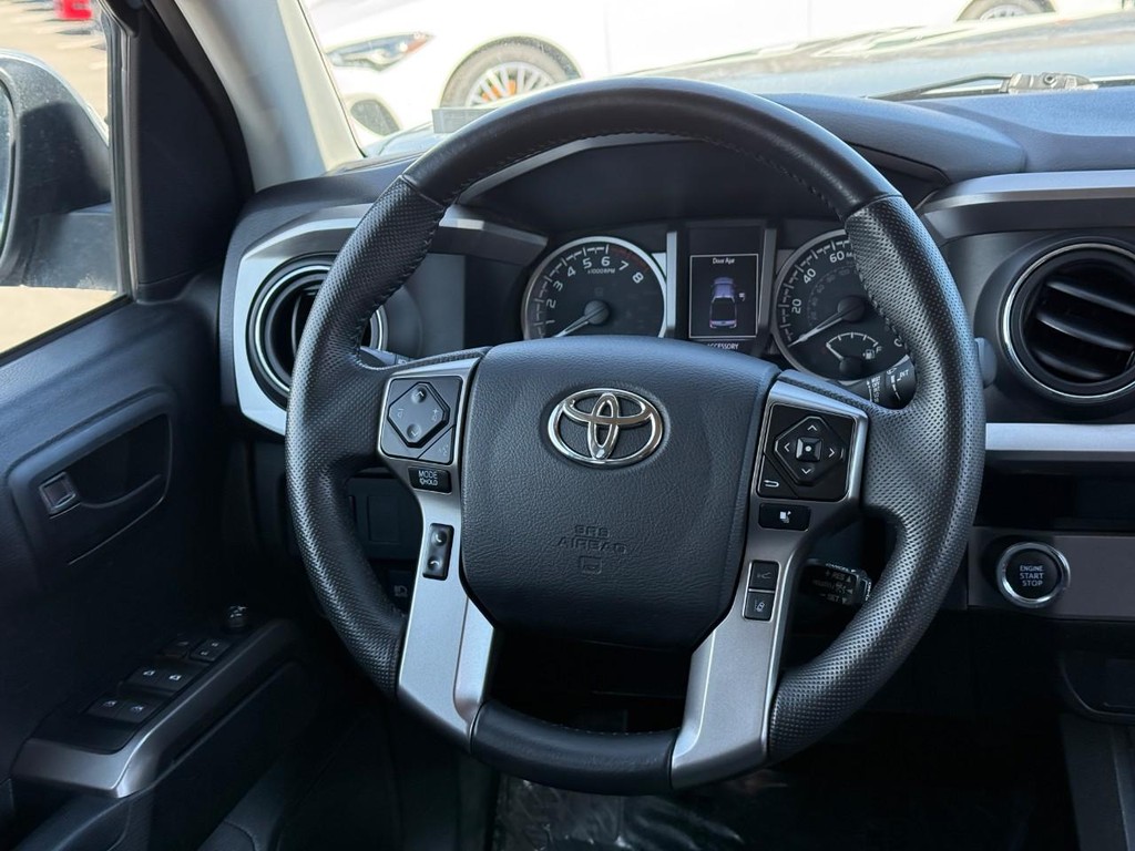 Toyota Tacoma 2WD Vehicle Full-screen Gallery Image 12