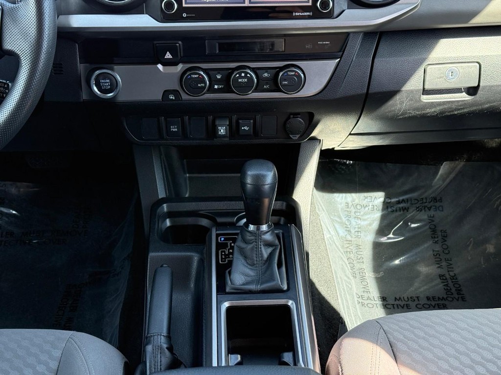 Toyota Tacoma 2WD Vehicle Full-screen Gallery Image 14