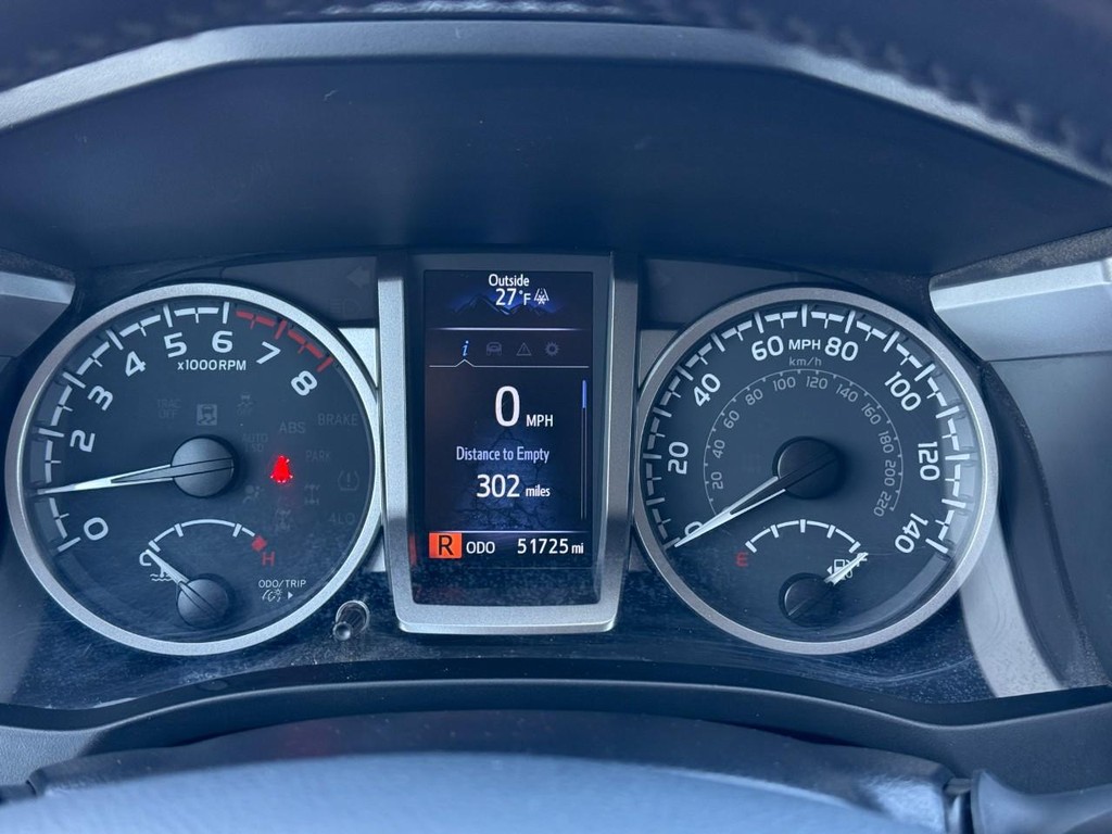 Toyota Tacoma 2WD Vehicle Full-screen Gallery Image 22