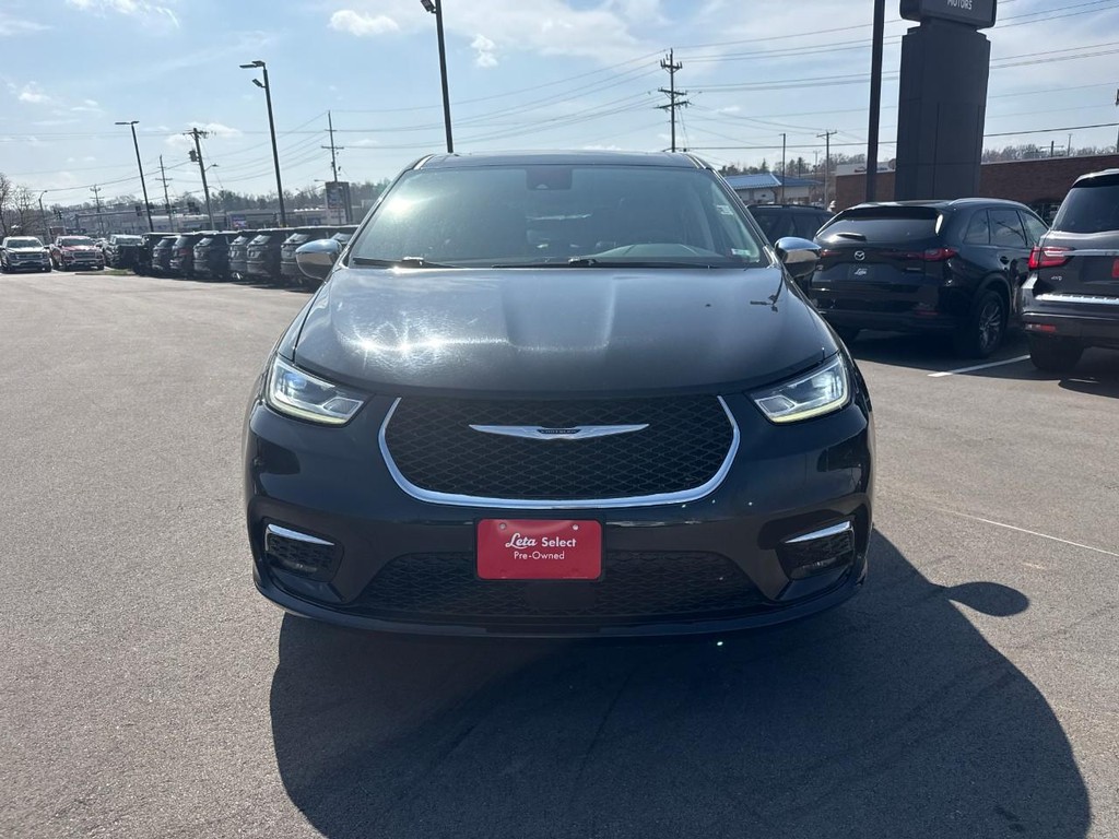 Chrysler Pacifica Vehicle Full-screen Gallery Image 09