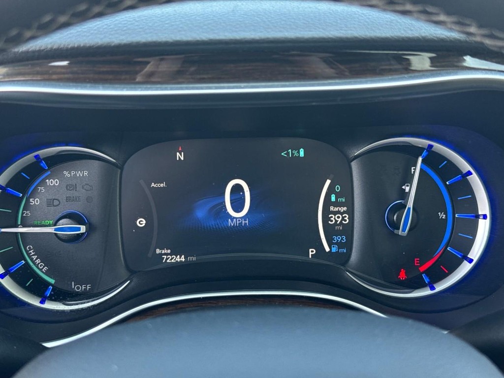 Chrysler Pacifica Vehicle Full-screen Gallery Image 22