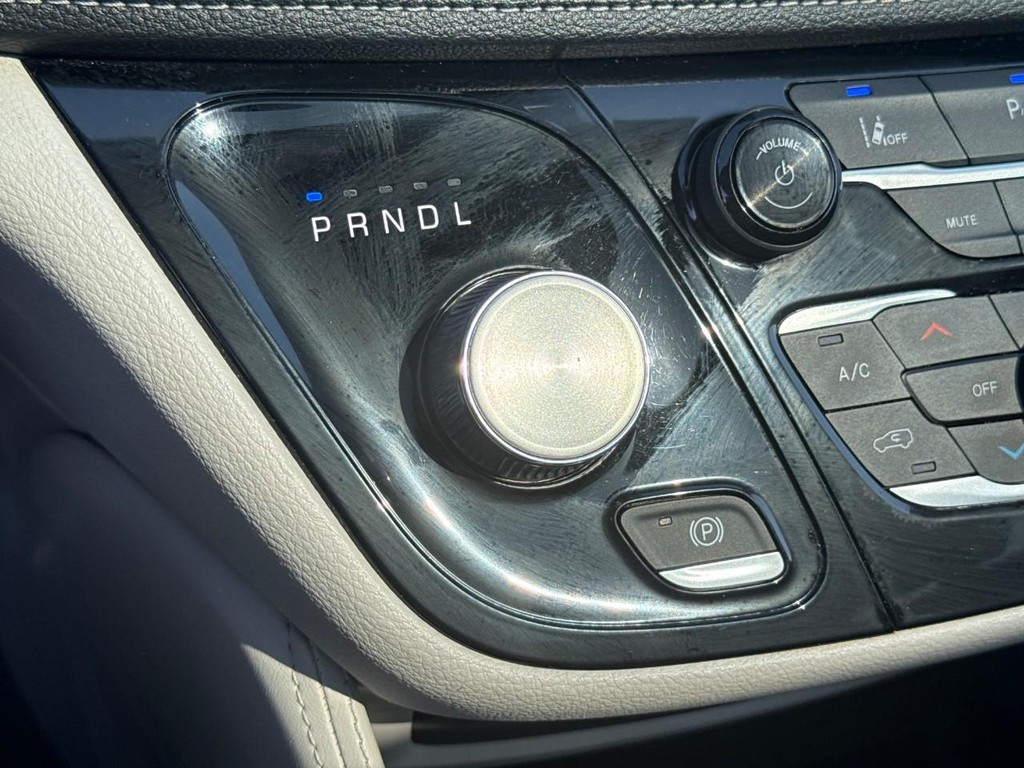 Chrysler Pacifica Vehicle Full-screen Gallery Image 23