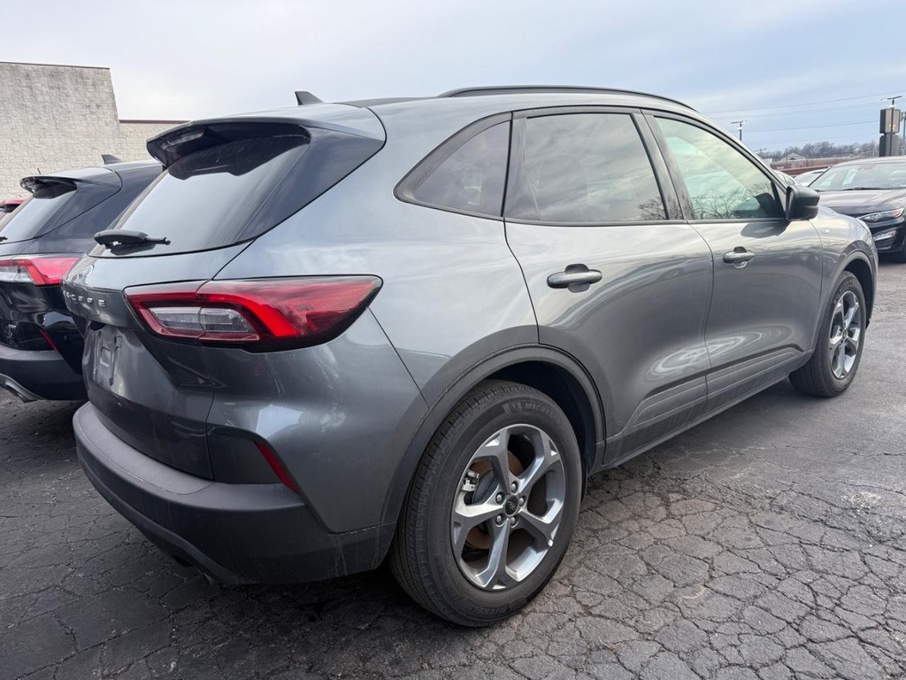 Ford Escape Vehicle Full-screen Gallery Image 02