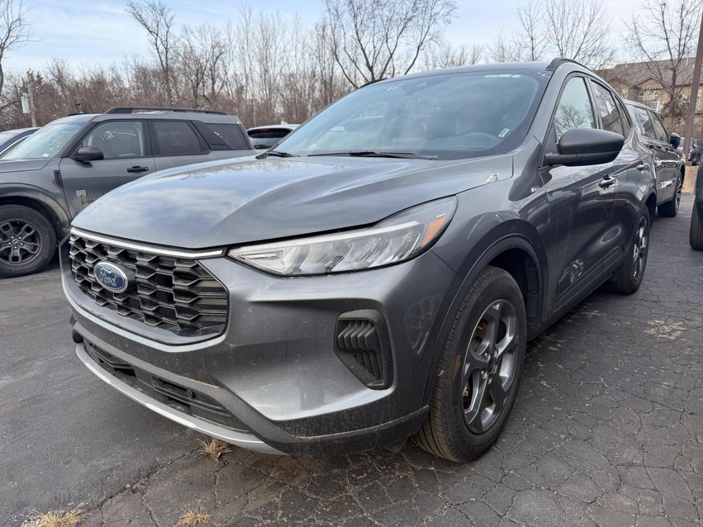 Ford Escape Vehicle Full-screen Gallery Image 04