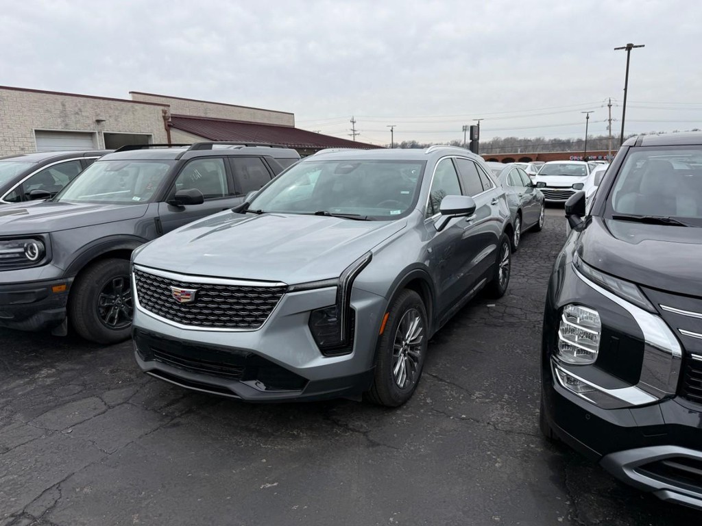 Cadillac XT4 Vehicle Full-screen Gallery Image 02