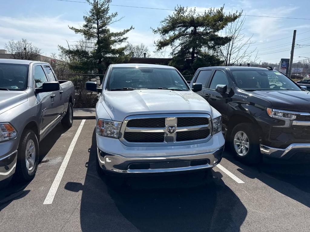 Ram 1500 Classic Vehicle Full-screen Gallery Image 03