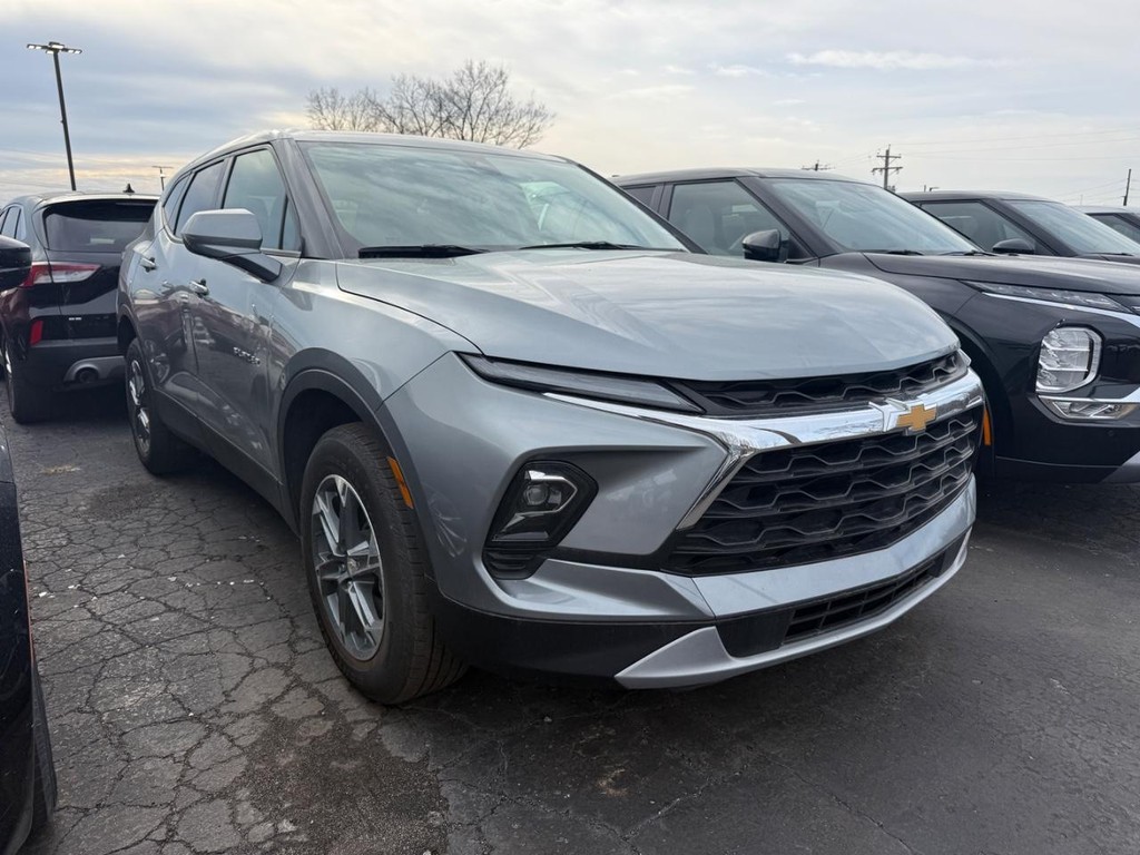 Chevrolet Blazer Vehicle Full-screen Gallery Image 01