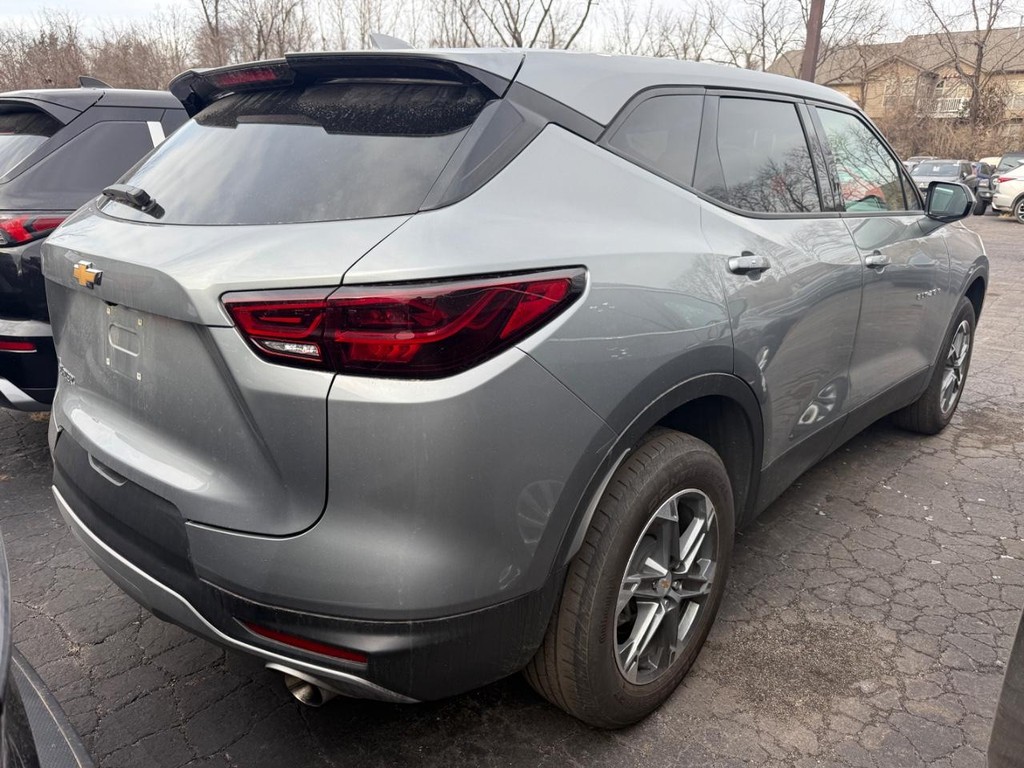 Chevrolet Blazer Vehicle Full-screen Gallery Image 02