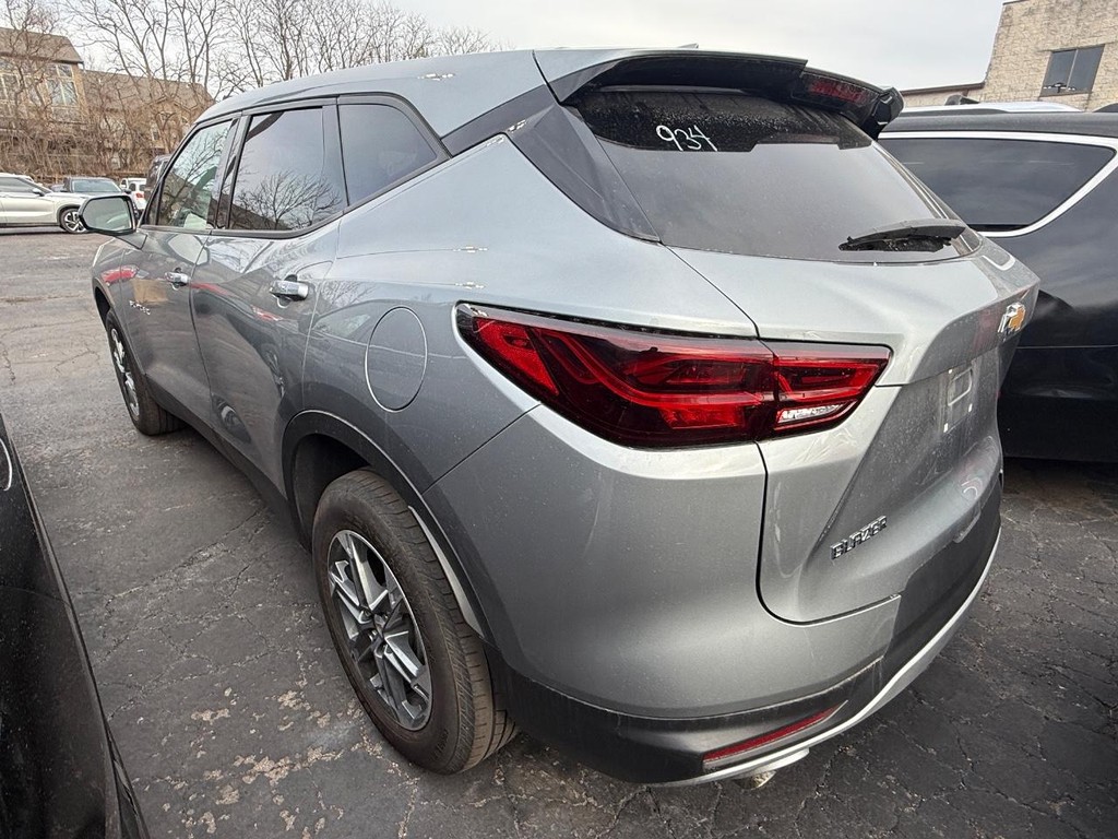 Chevrolet Blazer Vehicle Full-screen Gallery Image 03