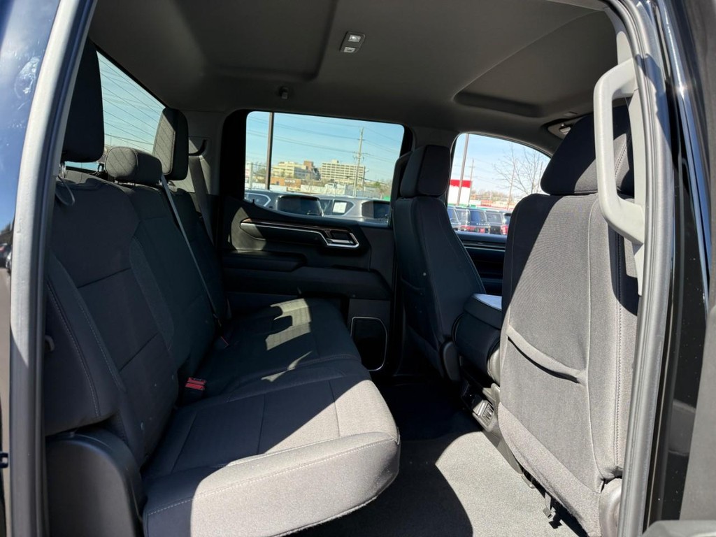 Chevrolet Silverado 1500 Vehicle Full-screen Gallery Image 10