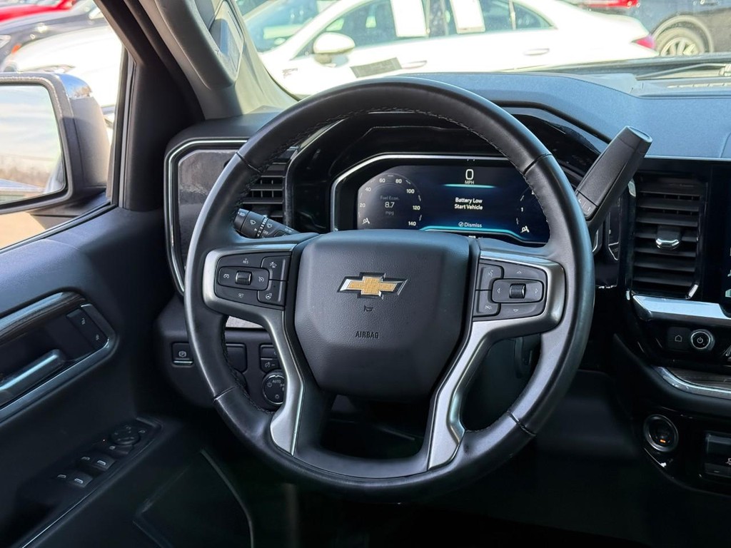 Chevrolet Silverado 1500 Vehicle Full-screen Gallery Image 12