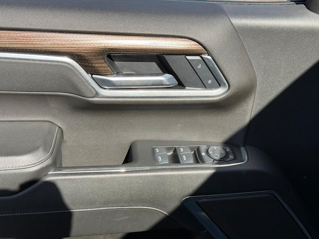 Chevrolet Silverado 1500 Vehicle Full-screen Gallery Image 15