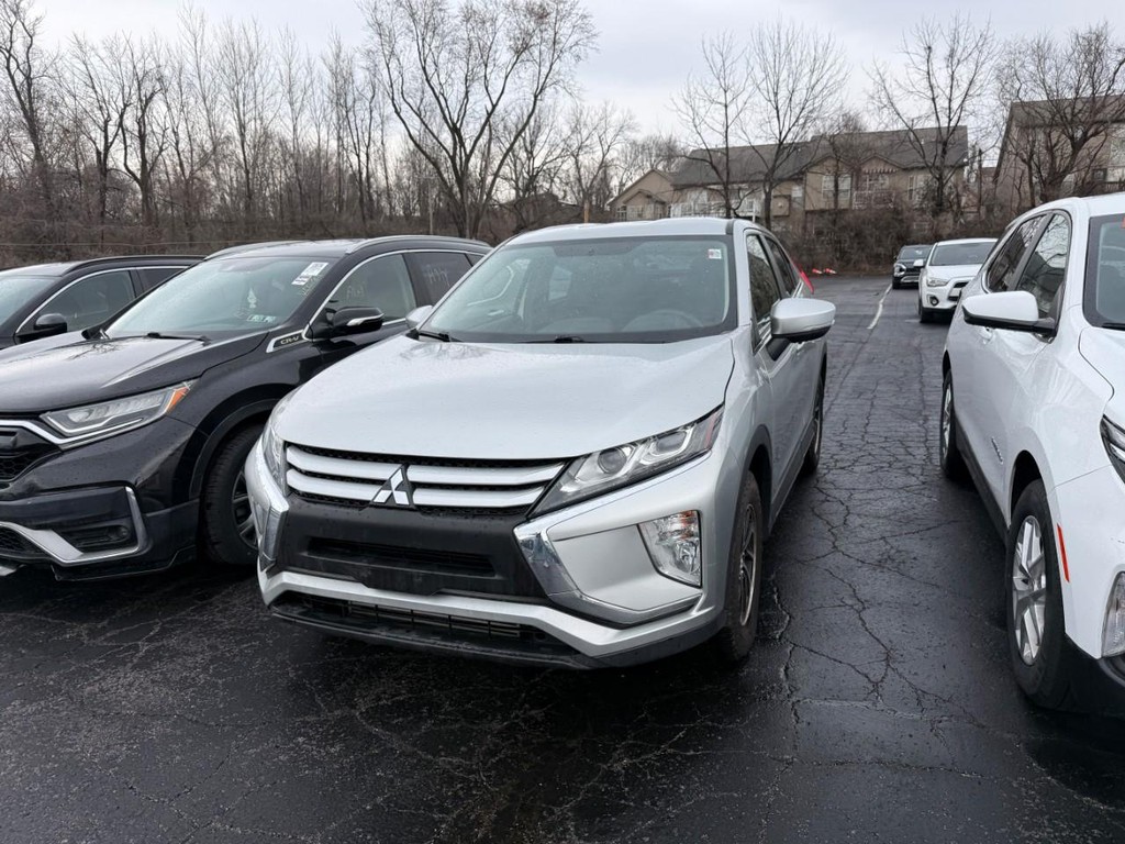 Mitsubishi Eclipse Cross Vehicle Full-screen Gallery Image 03