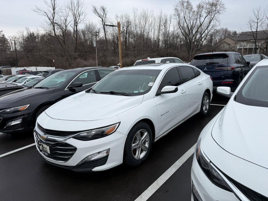 Chevrolet Malibu Vehicle Full-screen Gallery Image 02