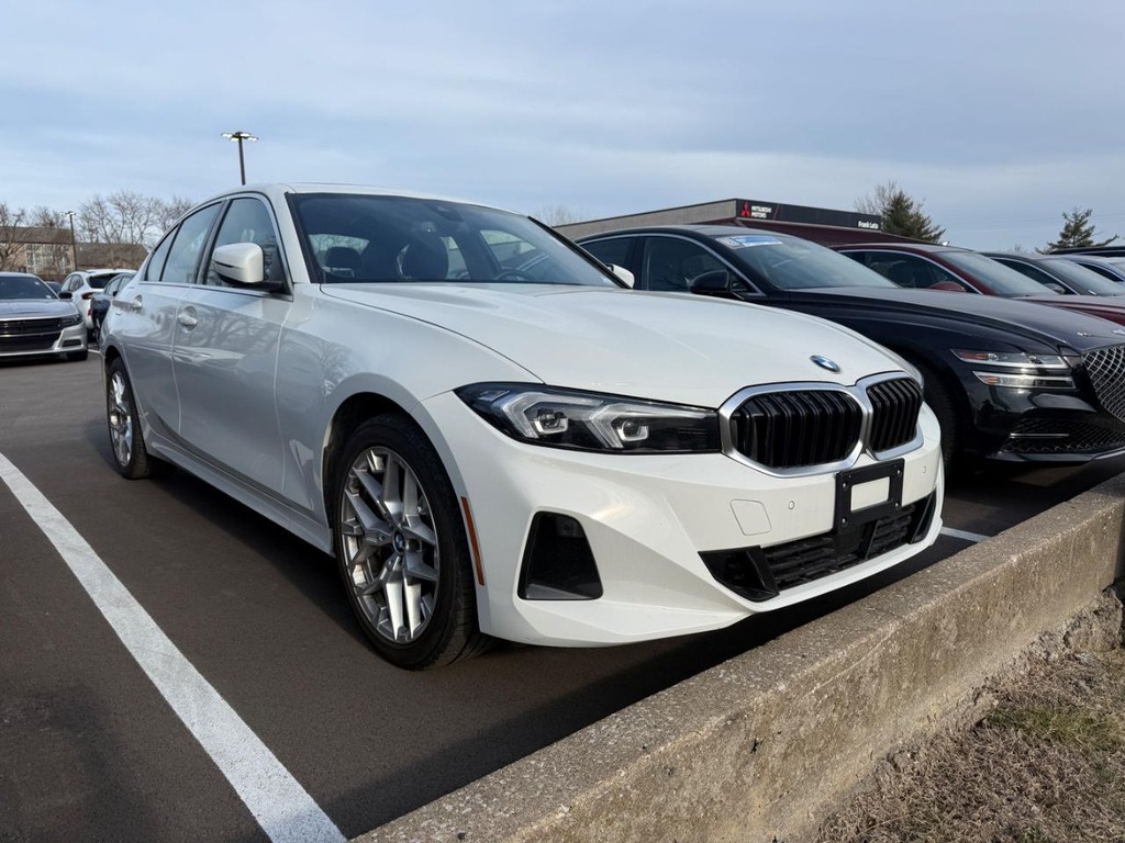 BMW 3 Series Vehicle Full-screen Gallery Image 01