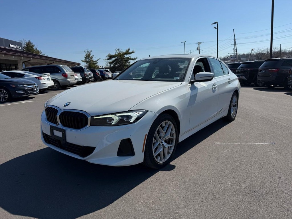 BMW 3 Series Vehicle Full-screen Gallery Image 08