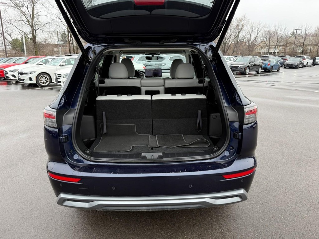 Mitsubishi Outlander Vehicle Full-screen Gallery Image 07