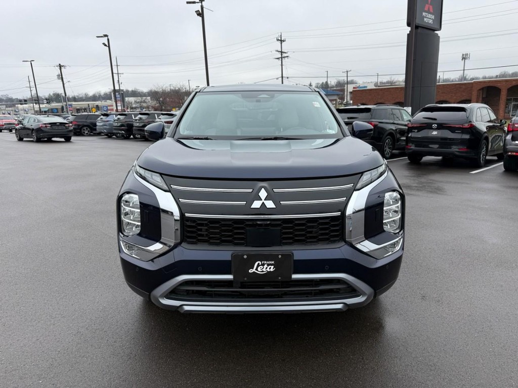 Mitsubishi Outlander Vehicle Full-screen Gallery Image 10