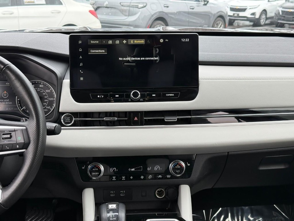 Mitsubishi Outlander Vehicle Full-screen Gallery Image 14