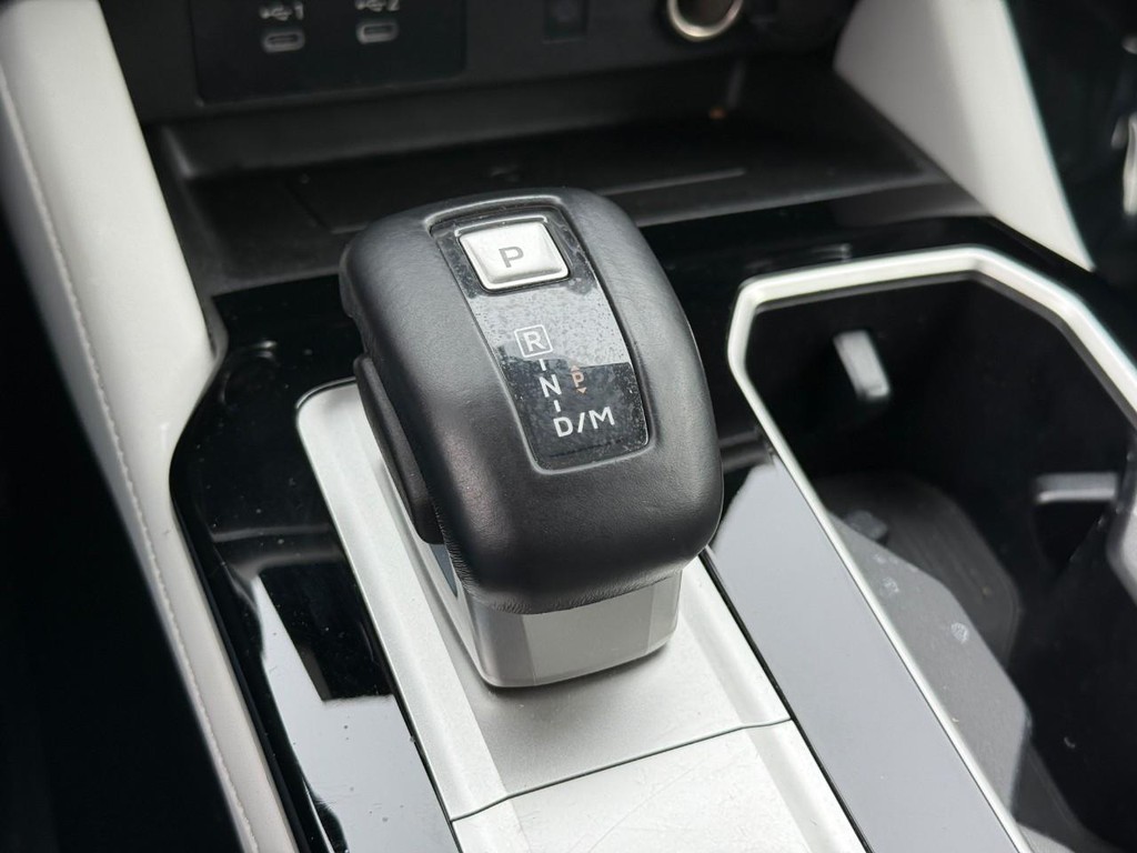 Mitsubishi Outlander Vehicle Full-screen Gallery Image 23