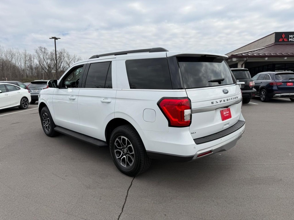 Ford Expedition Vehicle Full-screen Gallery Image 04