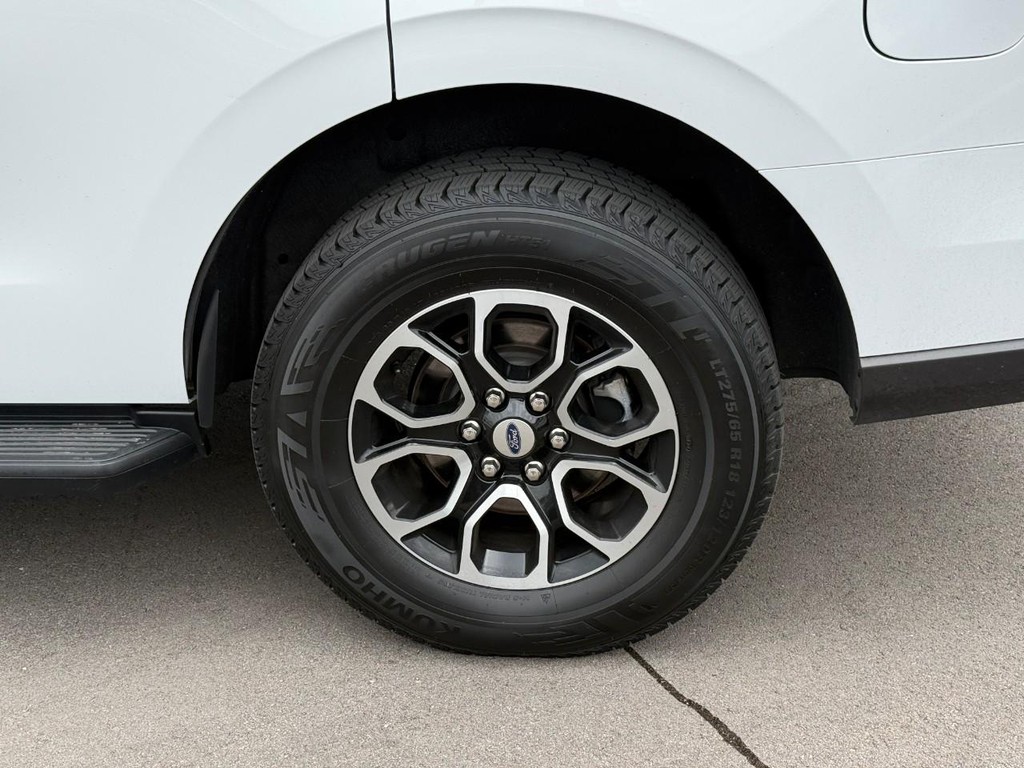 Ford Expedition Vehicle Full-screen Gallery Image 05