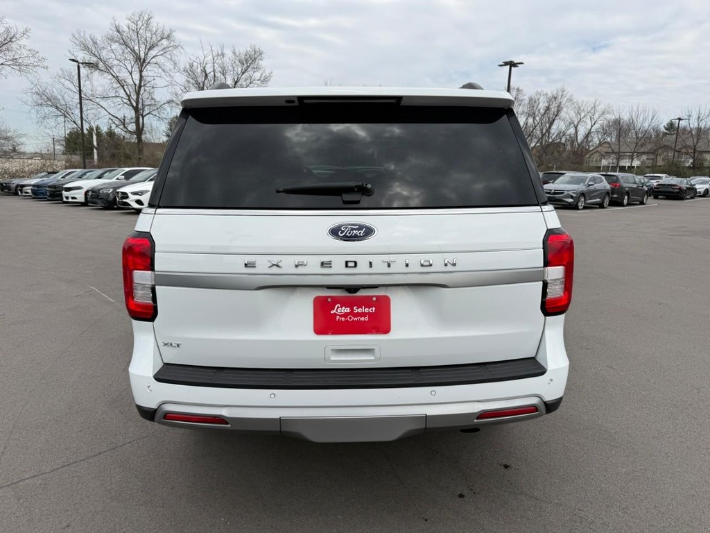 Ford Expedition Vehicle Full-screen Gallery Image 07