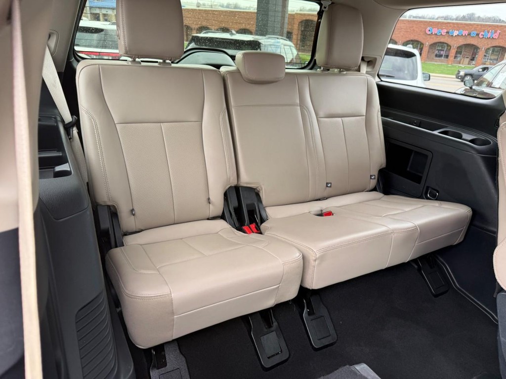 Ford Expedition Vehicle Full-screen Gallery Image 11