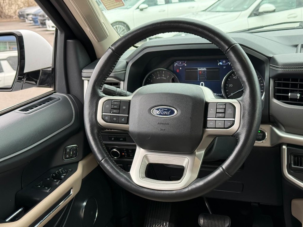 Ford Expedition Vehicle Full-screen Gallery Image 13