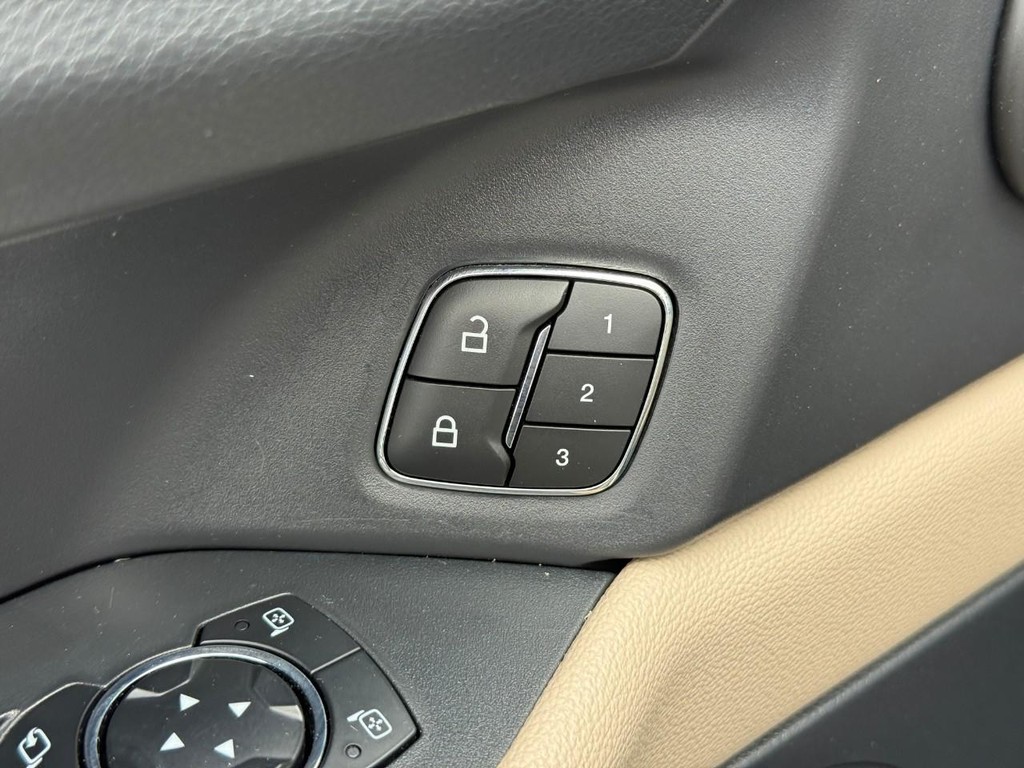 Ford Expedition Vehicle Full-screen Gallery Image 17