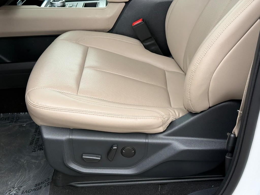 Ford Expedition Vehicle Full-screen Gallery Image 18