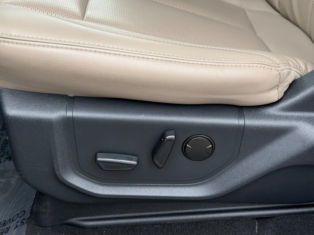 Ford Expedition Vehicle Full-screen Gallery Image 19