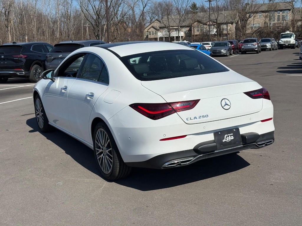 Mercedes-Benz CLA Vehicle Full-screen Gallery Image 04