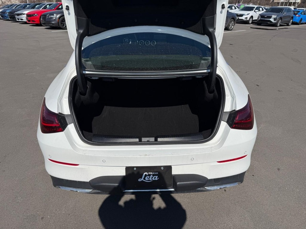 Mercedes-Benz CLA Vehicle Full-screen Gallery Image 06