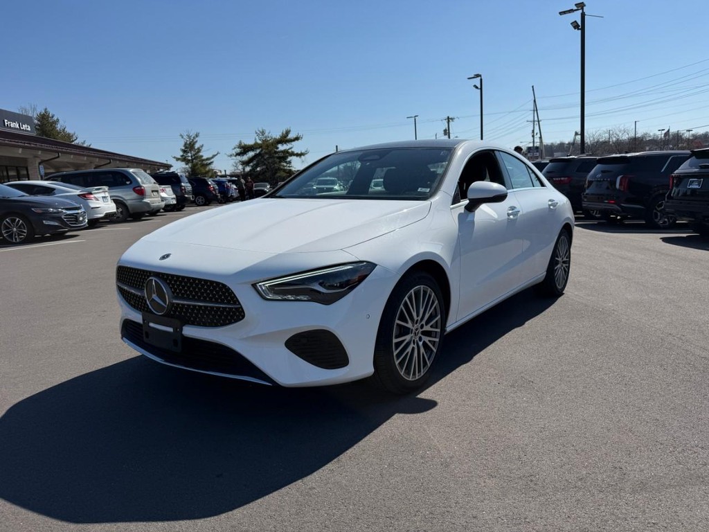 Mercedes-Benz CLA Vehicle Full-screen Gallery Image 08